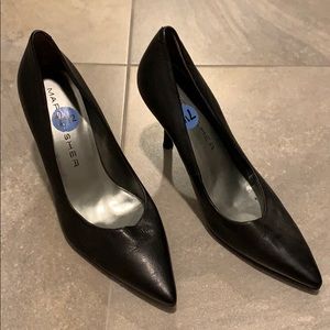 Black Marc Fisher leather heels great condition